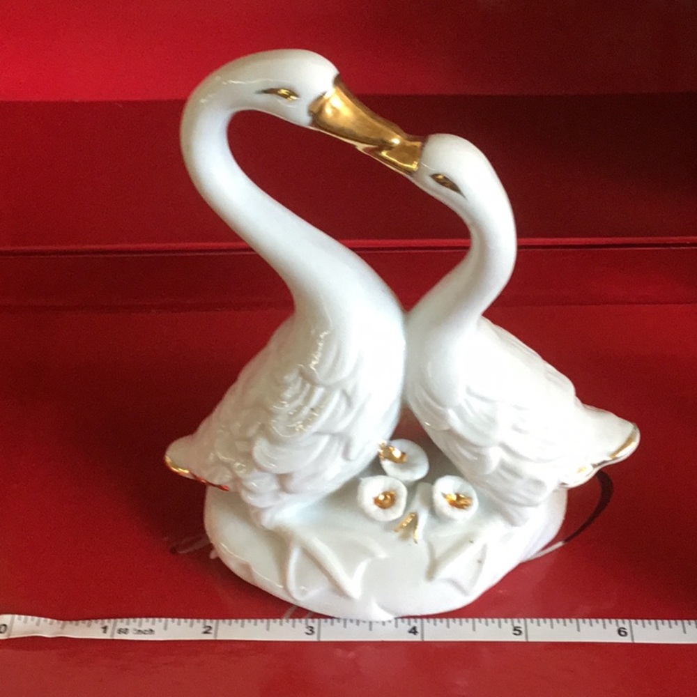 Swan statue